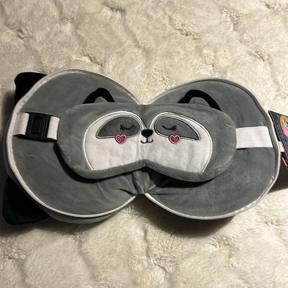 2 in 1 neck pillow and eye mask NWT - Picture 3 of 6